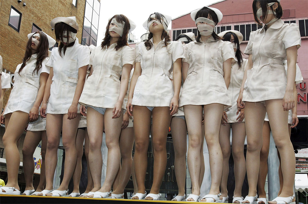 Похотливые сисястые японки устроили фотосессию