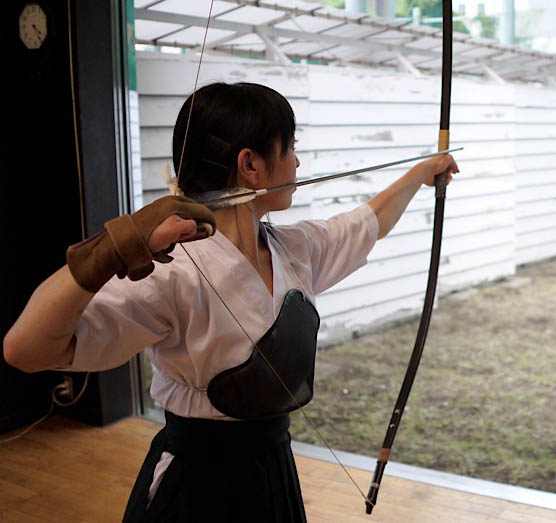 Japanese archery showing a draw.