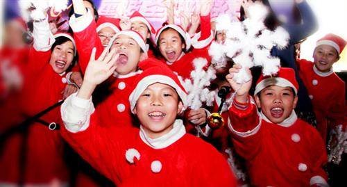 Children celebrate christmas in China.