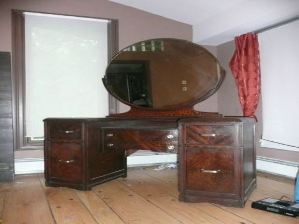 Oval mirror vanity.
