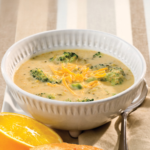 A bowl of delicious creme of broccoli soup.