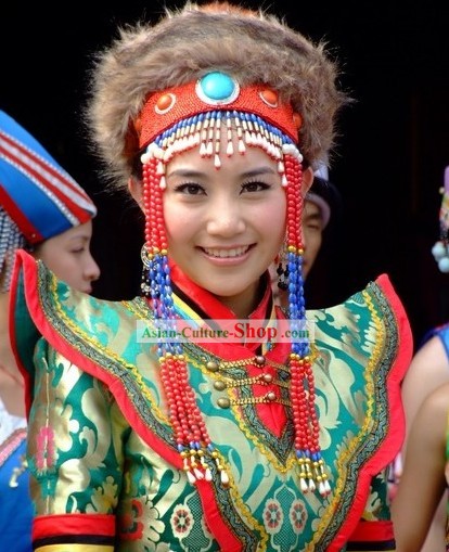 Mongolian Girls sure are beautiful. They are stunners, and it doesn't matter what kinds of clothes they wear, traditional, Western or none what so ever. They are amazingly attractive.