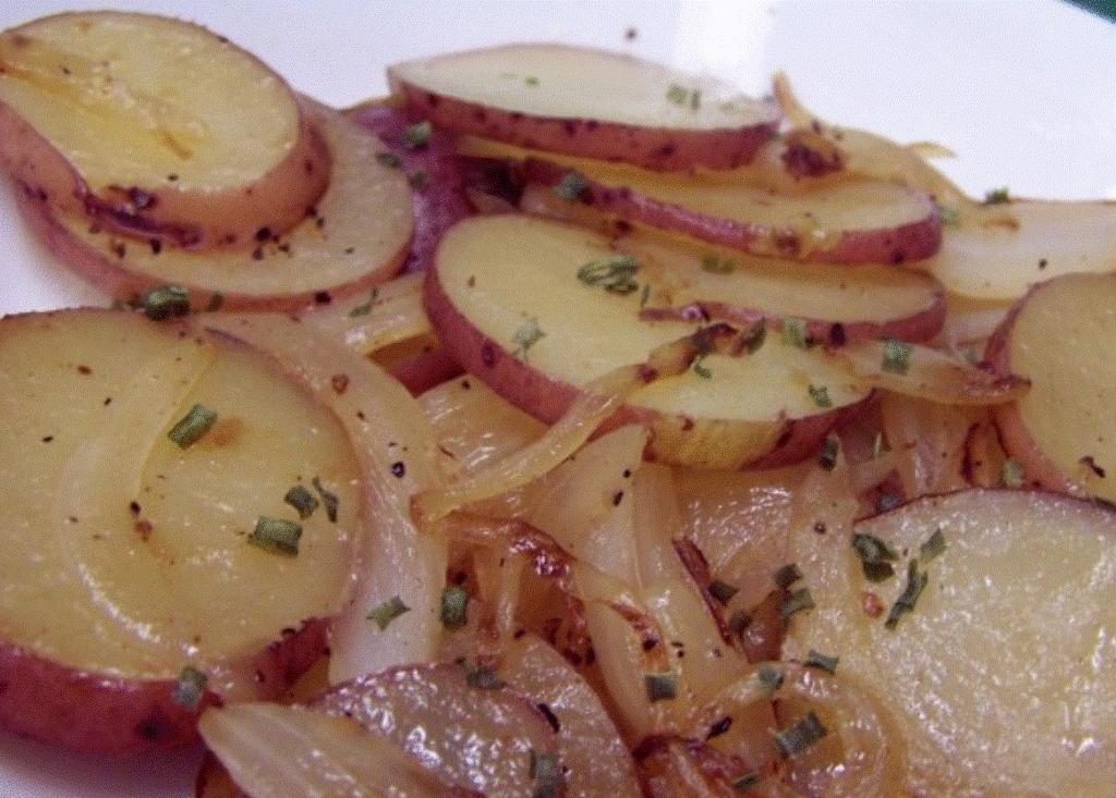 Potatoes and onions, a very fast and super cheap meal to make in a pinch.