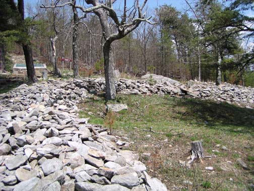 The wall has many semi-circular structures as shown here.   These "pits" as they are referred to by the state authorities appear to have a defensive purpose. This view is from the south side of the wall; i.e., the side an enemy would see when approaching the fort. 