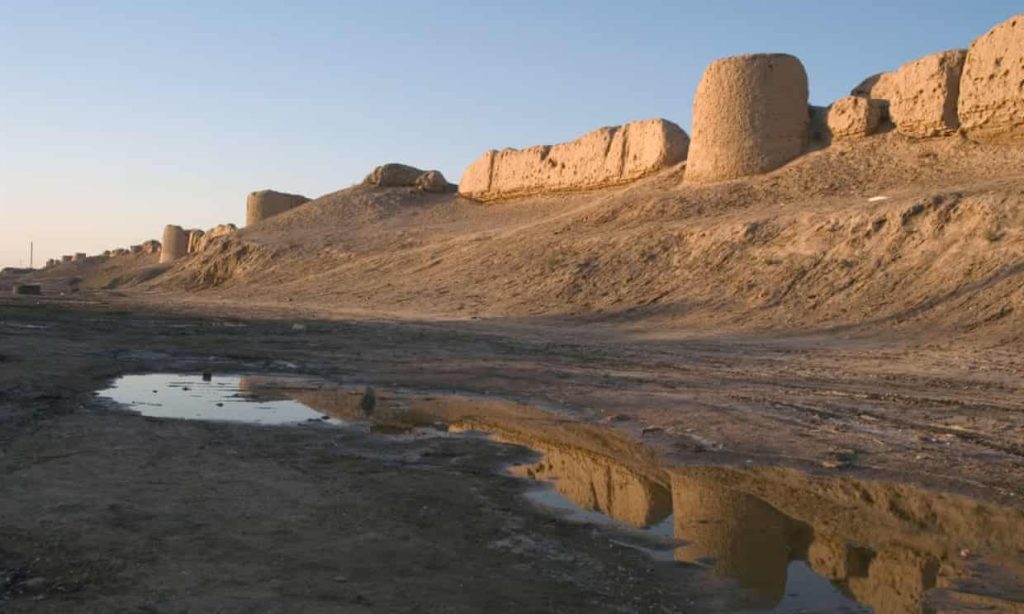 The large walls of the city-fort of Merv today. You can clearly see the turreted towers, and the tall walls.