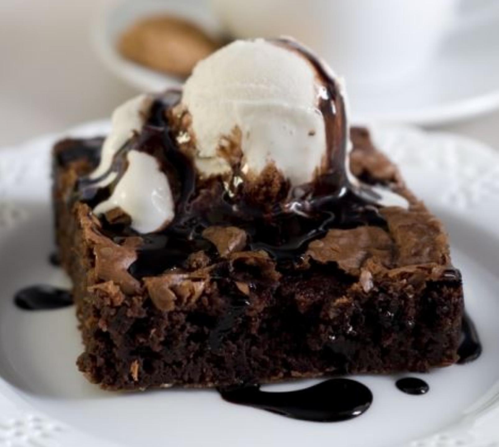 Шоколадный Брауни с мороженым