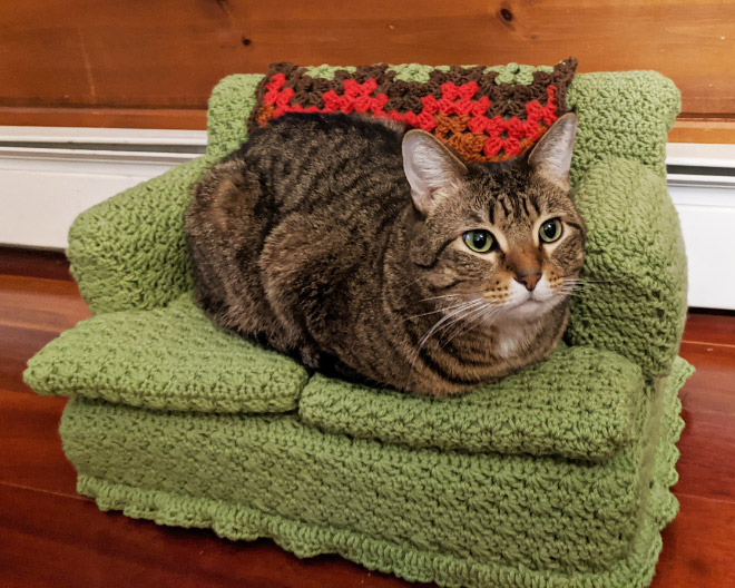 crocheted cat couches3