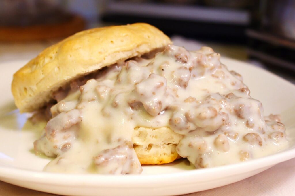 216391 easy sausage gravy and biscuits TTV78 3x2 1 c21e8cfb2c524a7b882bd9c5300dadd3