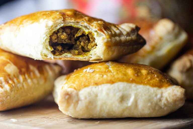 Beef Curry Puffs 16 768x512 1