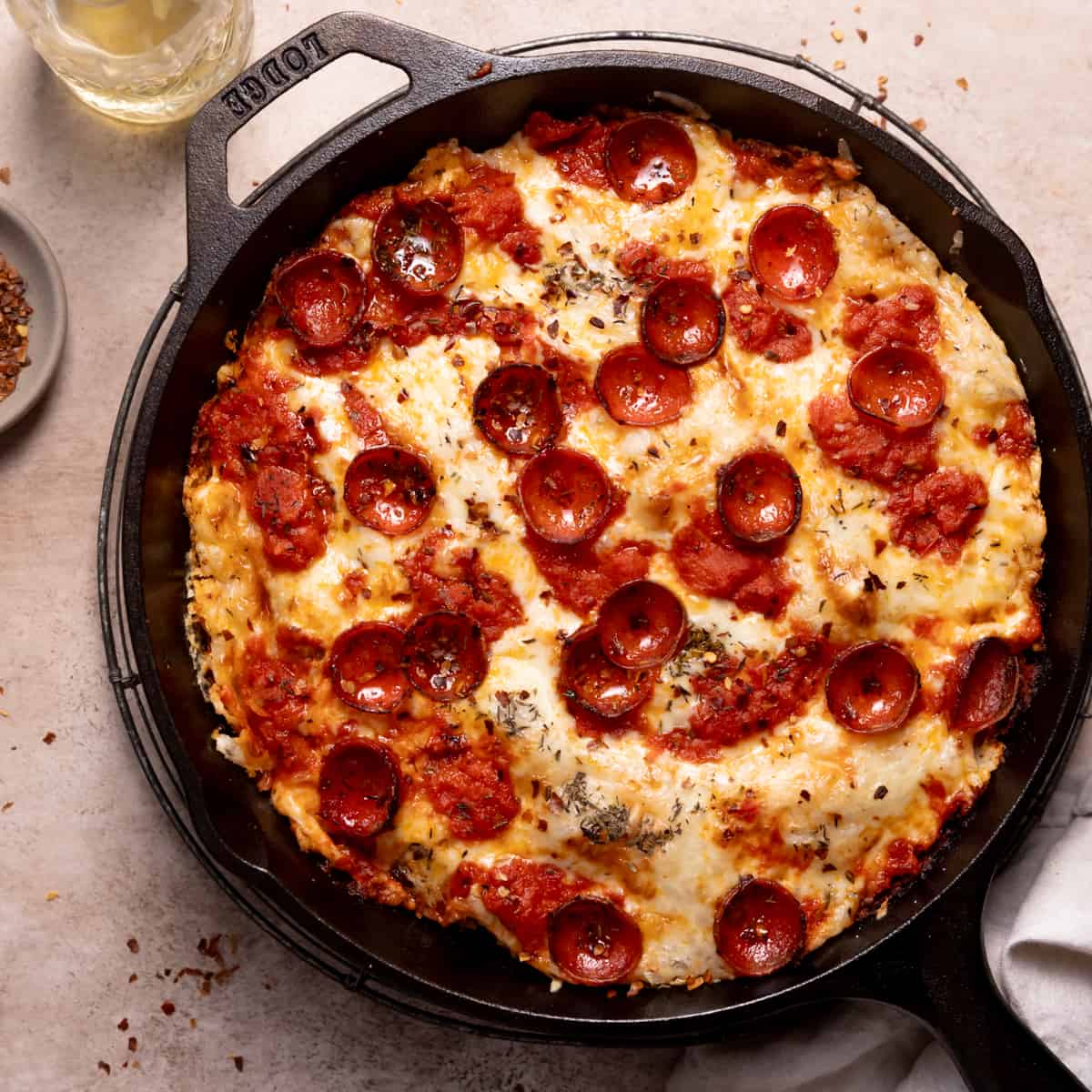 cast iron skillet pizza featured