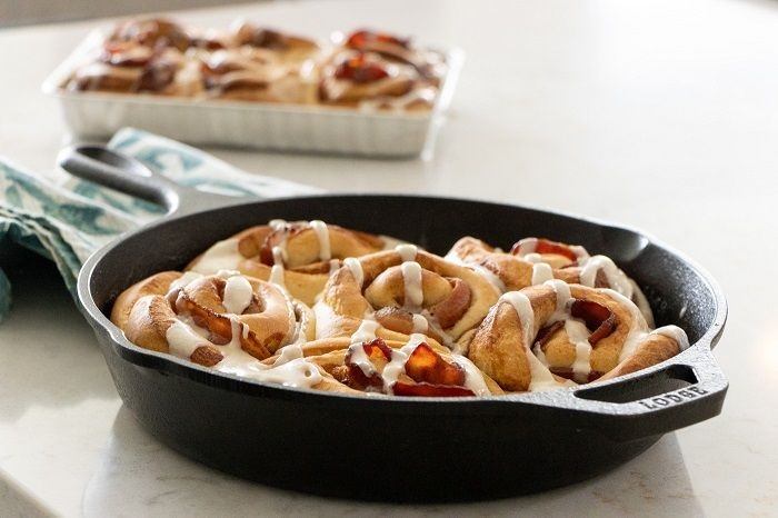 apple bacon cinnamon rolls